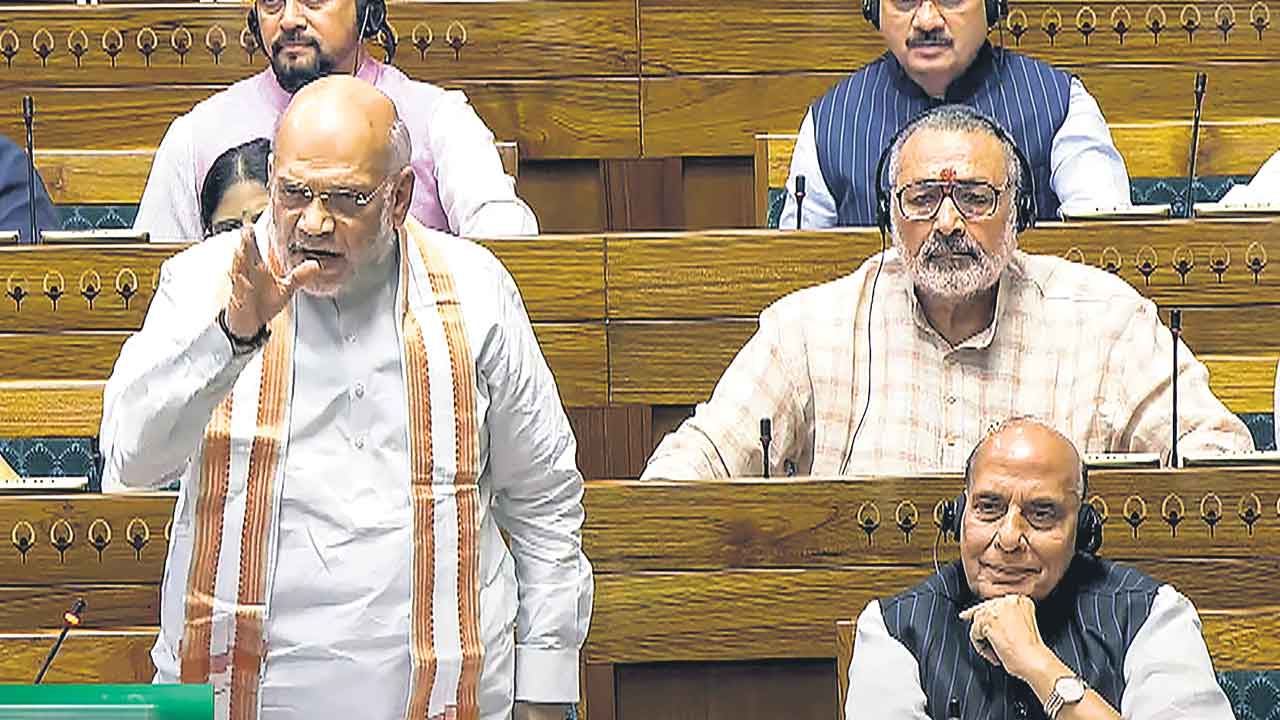 స్పీకర్‌ హక్కులపై అఖిలేశ్‌, షా మధ్య వాగ్వాదం