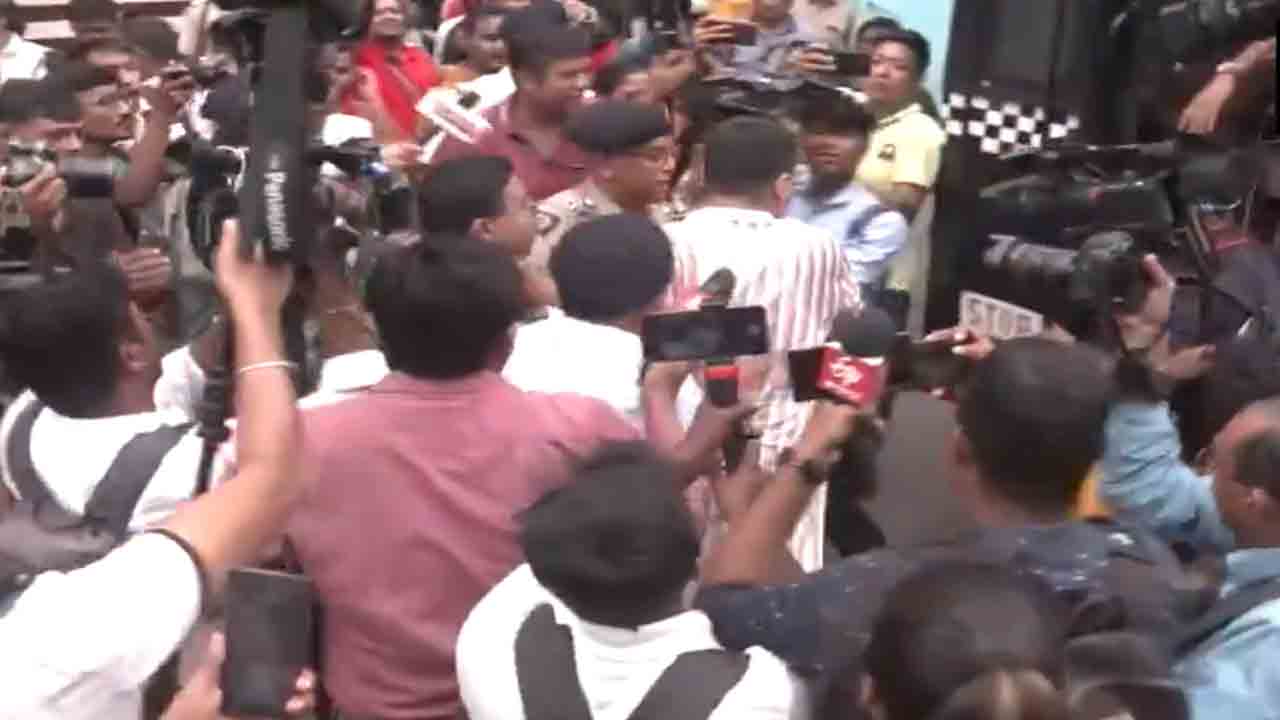 Kolkata Hospital | ఆర్‌జీ కర్‌ ఆసుపత్రి ఘటనపై నిరసన.. బీజేపీ కార్యకర్తలు, పోలీసుల   మధ్య ఘర్షణ