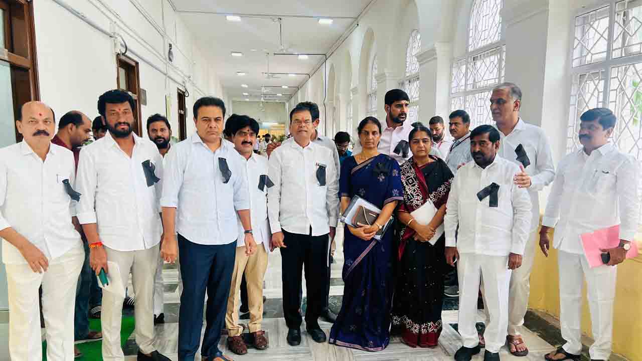 Telangana Assembly | నల్లబ్యాడ్జీలతో అసెంబ్లీకి బీఆర్‌ఎస్‌ ఎమ్మెల్యేలు..