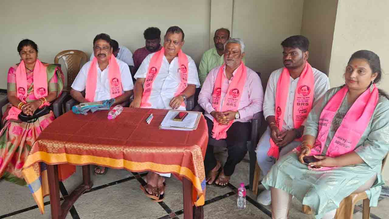 రైతులను మోసం చేసిన రేవంత్‌రెడ్డి రాజీనామా చేయాలి