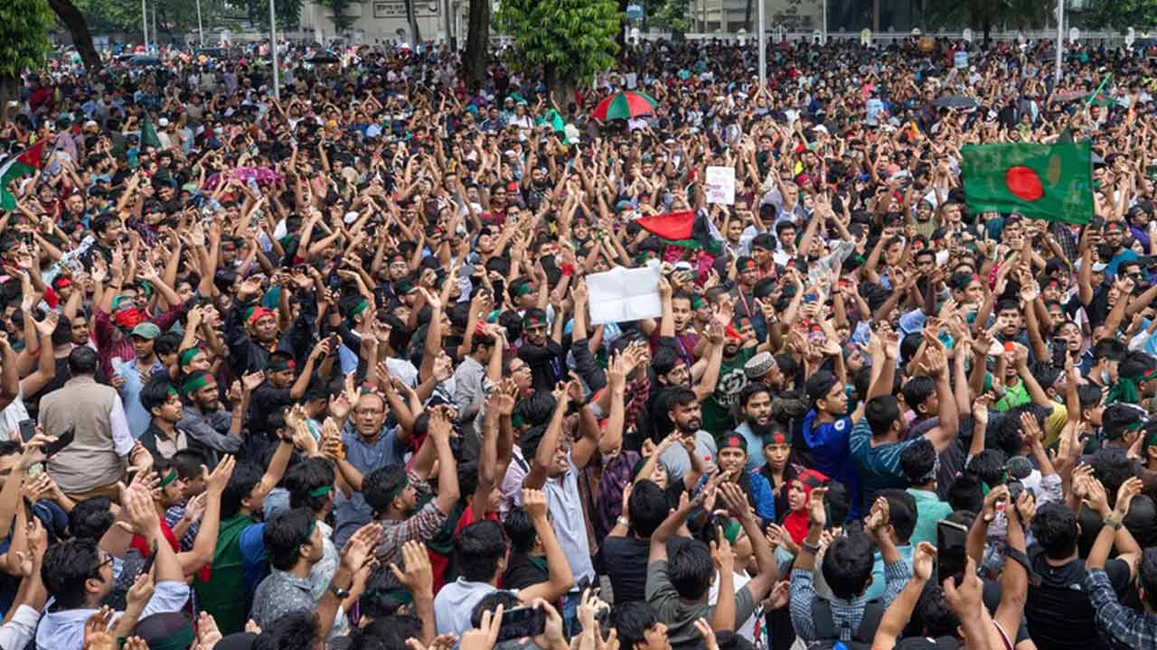 Bangladesh Protests | బంగ్లాదేశ్లో మళ్లీ చెలరేగిన అల్లర్లు.. రాజీనామాకు అంగీకరించిన చీఫ్ జస్టిస్