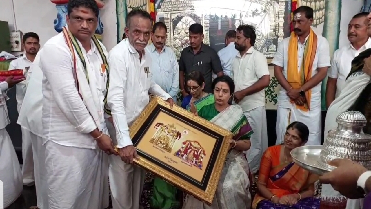 Nara Bhuvaneshwari | శ్రీశైలం మల్లికార్జునస్వామిని దర్శించుకున్న నారా భువనేశ్వరి