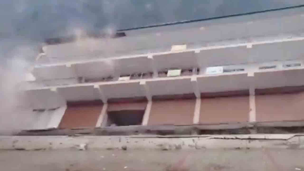 Building Washed Away | హిమాచల్‌లో క్లౌడ్‌ బరస్ట్‌.. సిమ్లాలో నదిలో కొట్టుకుపోయిన భారీ భవనం.. వీడియో