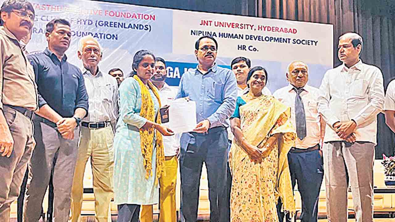 Job Fair | జాబ్‌మేళాలను నిరుద్యోగులు సద్వినియోగం చేసుకోవాలి: జేఎన్‌టీయూ ఇన్‌చార్జి వీసీ