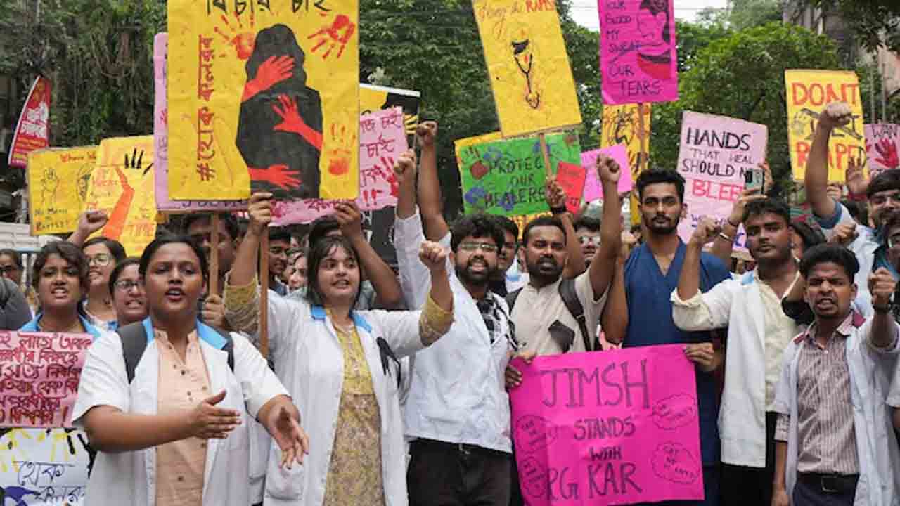 Kolkata | వైద్యురాలిపై హత్యాచారం కేసు సీబీఐకి అప్పగింత.. 3 వారాల్లోగా నివేదిక ఇవ్వాలంటూ హైకోర్టు ఆదేశం