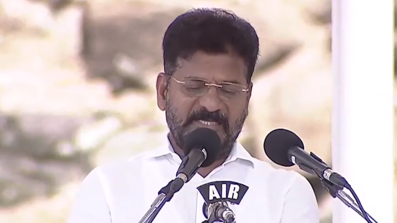 CM Revanth Reddy | గోల్కొండలో స్వాతంత్య్ర దినోత్సవ వేడుకలు.. జెండా ఎగురవేసిన సీఎం రేవంత్‌