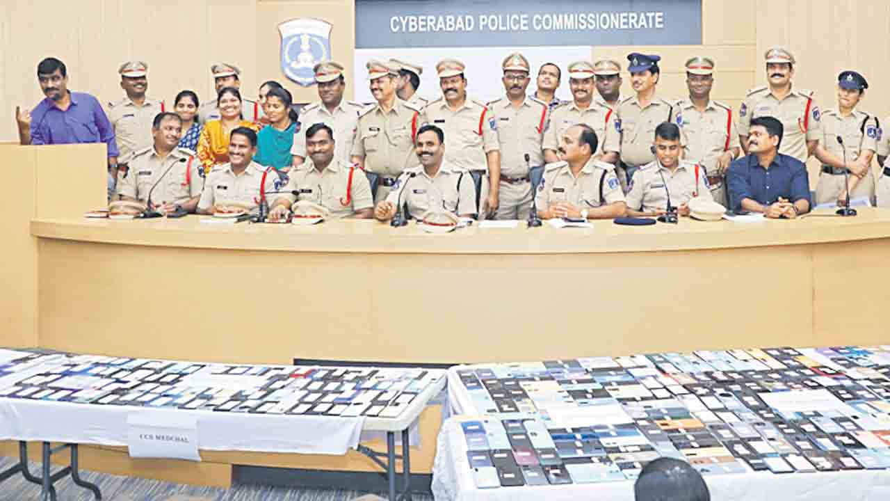సైబరాబాద్‌లో 570 ఫోన్ల రికవరీ