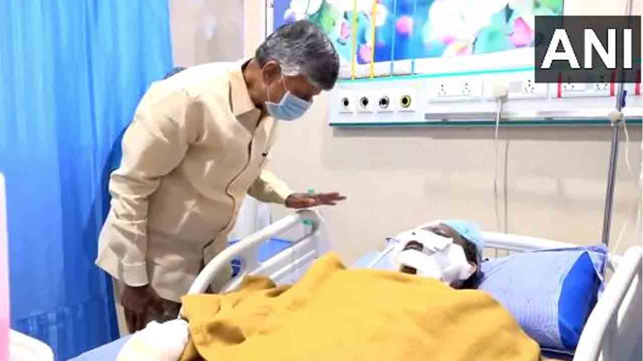 Chandra Babu | అచ్యుతాపురం బాధితులను పరామర్శించిన చంద్రబాబు.. మృతుల కుటుంబాలకు రూ. కోటి పరిహారం