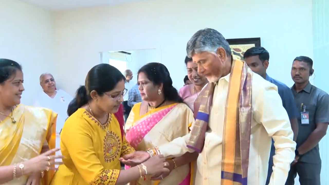 Raksha Bandhan | ఏపీ సీఎం చంద్రబాబుకు రాఖీలు కట్టిన బ్రహ్మకుమారీలు.. Video