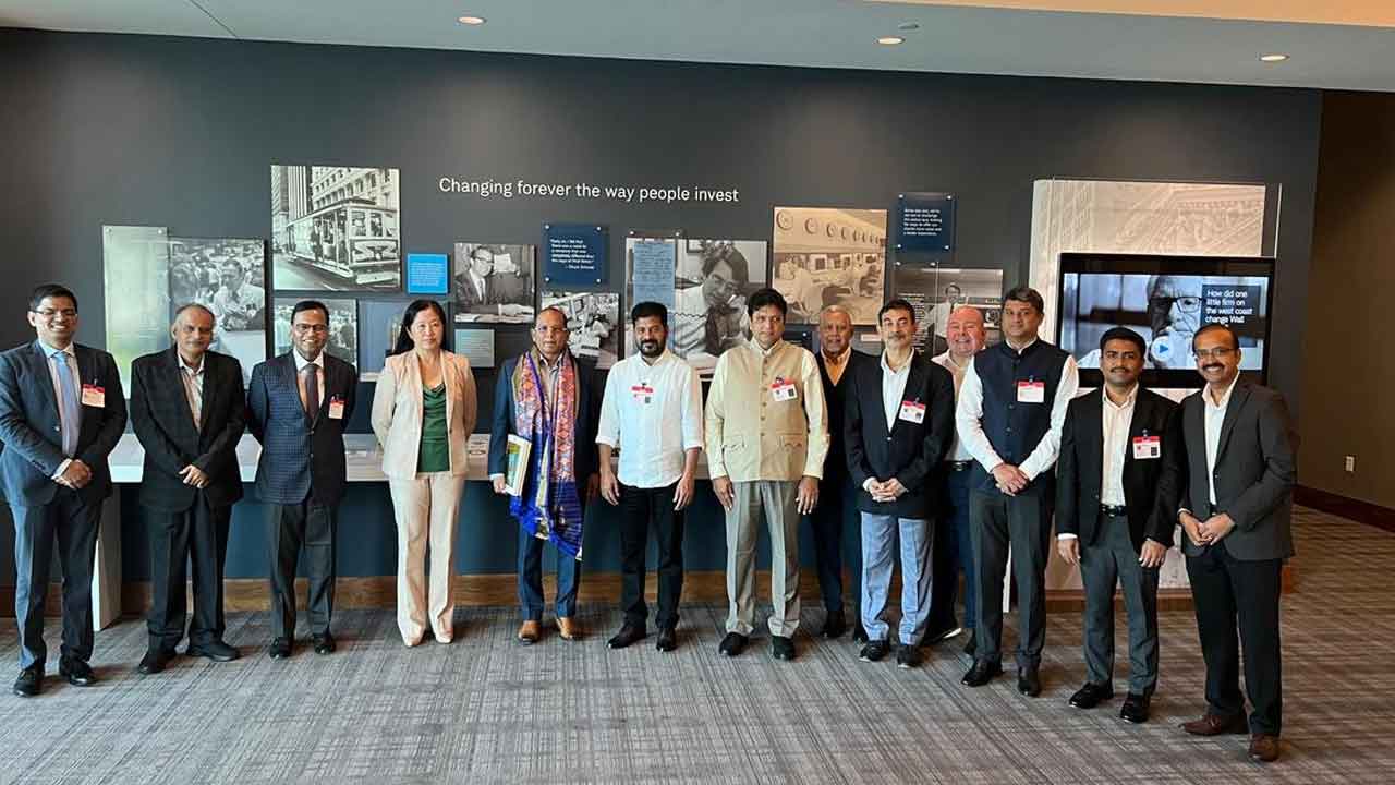 హైదరాబాద్‌కు చార్లెస్‌స్వాబ్‌