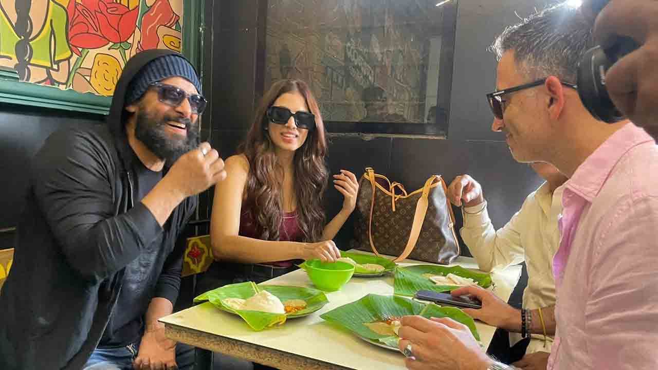 Chiyaan Vikram | బాబాయ్‌ హోటల్‌లో చియాన్‌ విక్రమ్‌ అండ్‌ తంగలాన్‌ టీం