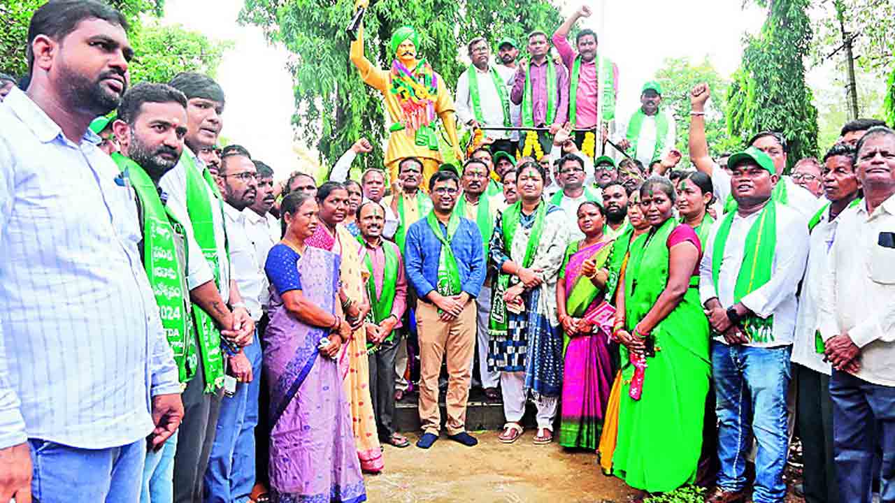 ఆదివాసీల అభ్యున్నతికి కృషి