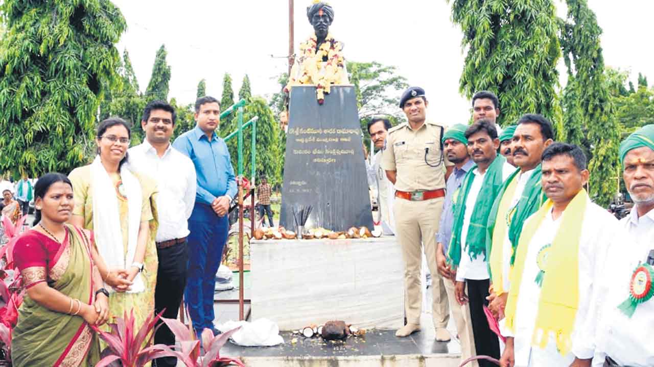 ఆదివాసీ పోరాట యోధులను స్మరించుకోవాలి