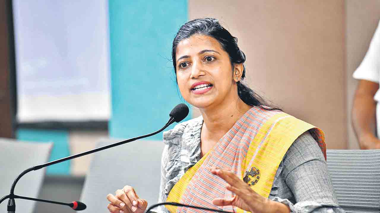 Amrapali | మెరుగైన సేవలకే జీఐఎస్‌ సర్వే.. డిజిటల్‌ బోర్డుతో అనేక ప్రయోజనాలు: ఆమ్రపాలి