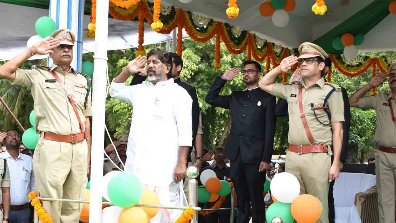 ప్రగతి పథంలో ఖమ్మం జిల్లా