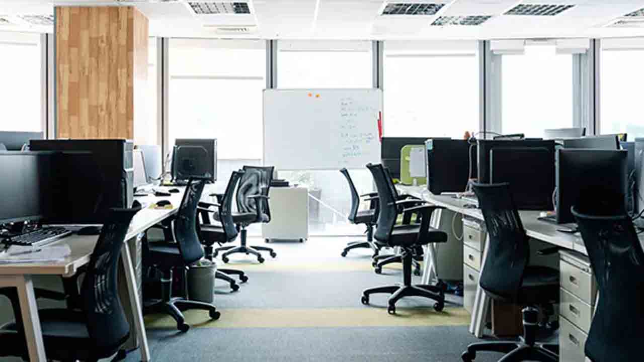 Diamond Firm | ఆర్థిక మాంద్యం భయాలు.. ఉద్యోగులకు సెలవు ప్రకటించిన సూరత్‌ డైమండ్స్‌ సంస్థ