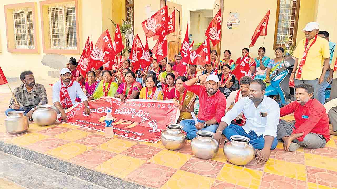 తాగునీటి కోసం మహిళల ఆందోళన