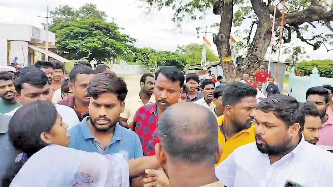 Attack On Journalists | ప్రాణాలు గుప్పిట్లో పెట్టుకొని బయటపడ్డాం