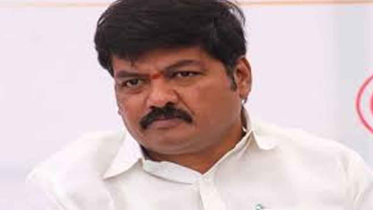నిరసన తెలిపినందుకు మాజీ ఎమ్మెల్యేపై కేసు