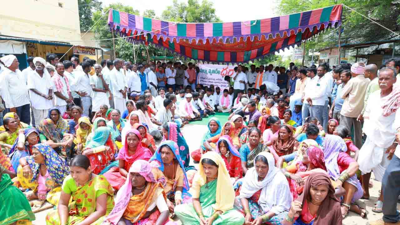 పచ్చని పొలాల్లో ఫార్మా చిచ్చు