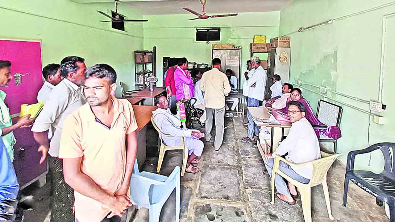 రుణమాఫీ కాక.. సమాచారం తెలియక..