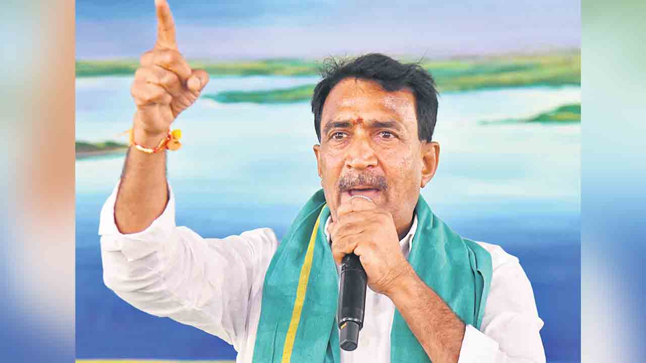 వంద కార్లతో వస్తే భయపడం