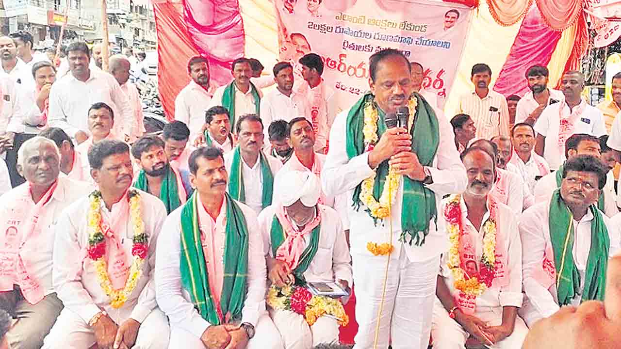 ప్రభుత్వం మెడలు వంచి రుణమాఫీ చేయిస్తాం