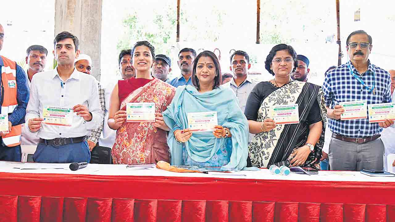 Gadwal Vijayalakshmi | చదువుకున్నోళ్లే చెత్తేస్తున్నారు.. పరిశుభ్రత పెంపొందేలా ప్రజలు సహకరించాలి: మేయర్‌ గద్వాల్‌ విజయలక్ష్మి