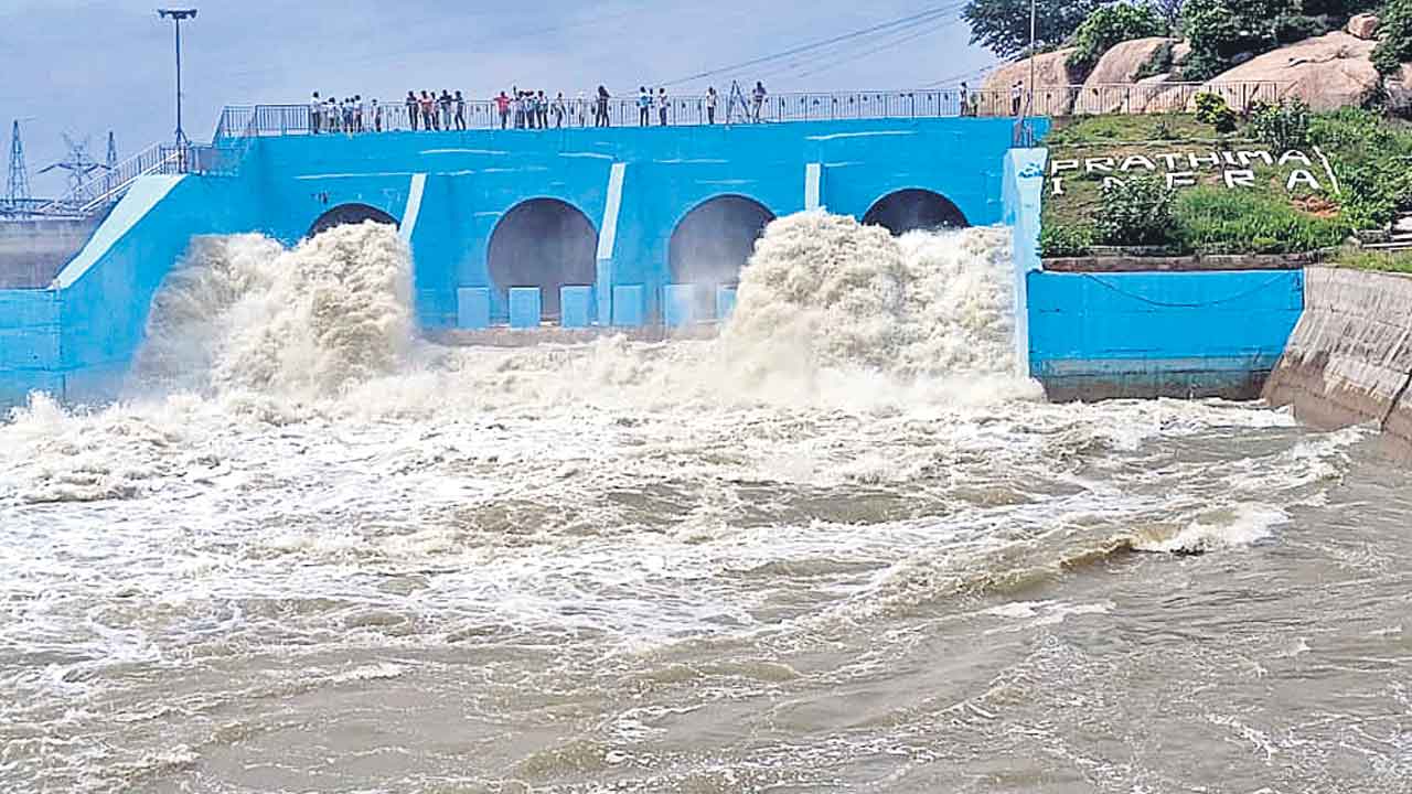Drinking water | పైప్‌లైన్‌లో పారేదేంది.. గోదావరి మంచినీటి పథకం వెనుక మతలబేమిటో..?