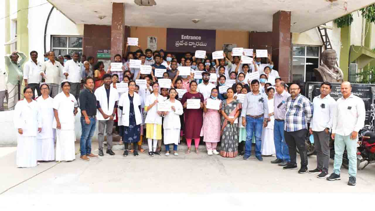 వైద్యులకు రక్షణ కల్పించాలి