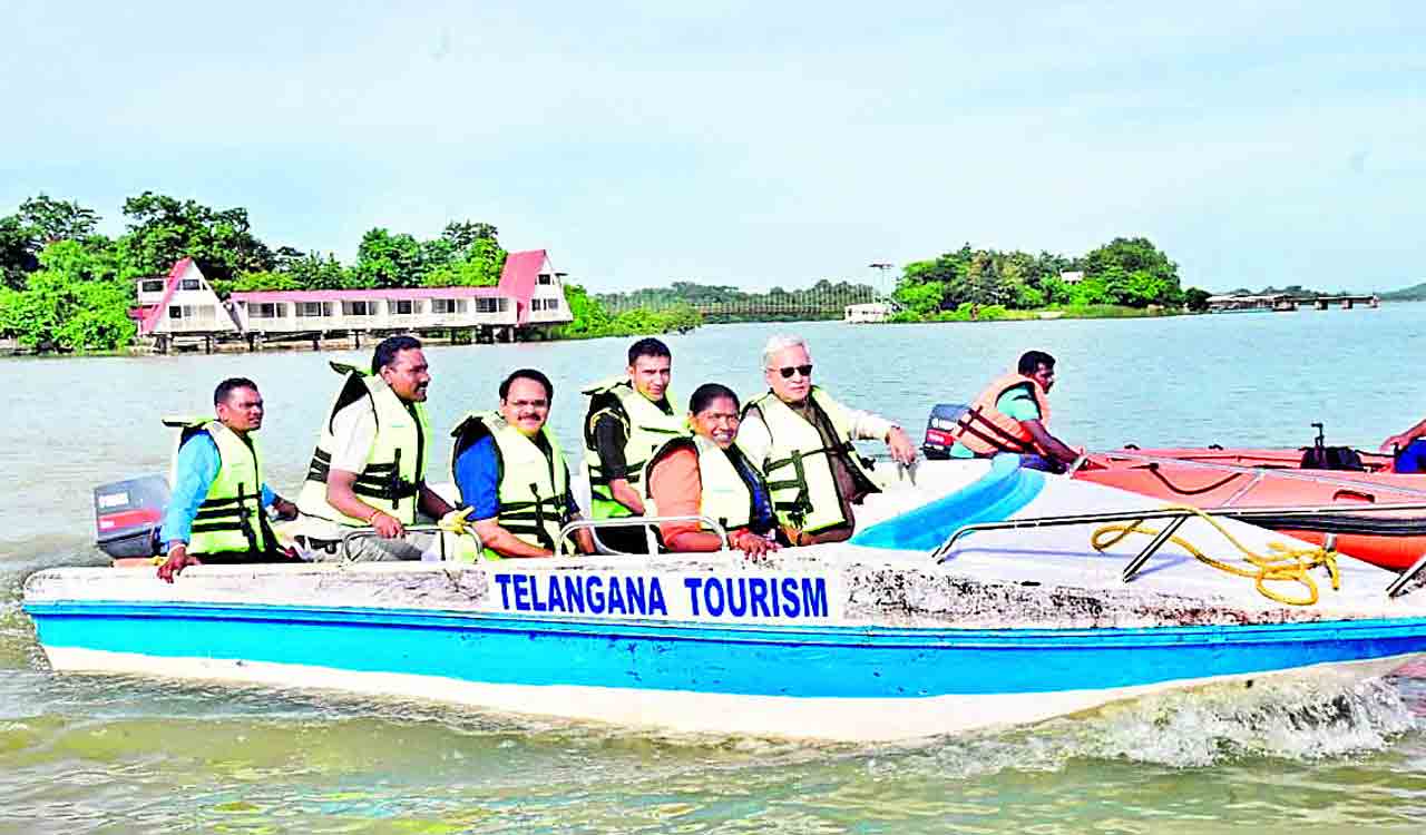 లక్నవరం అందాలు బాగున్నాయి