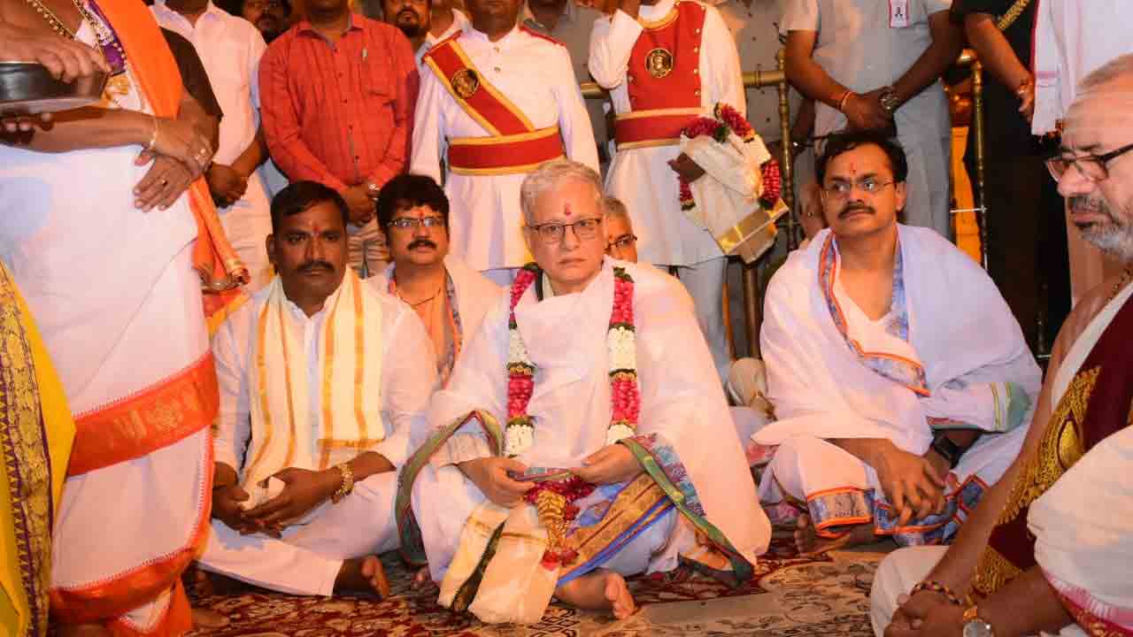 Governor Jishnu Dev Varma | యాదగిరిగుట్ట లక్ష్మీనరసింహస్వామిని దర్శించుకున్న గవర్నర్‌ జిష్ణుదేవ్‌వర్మ