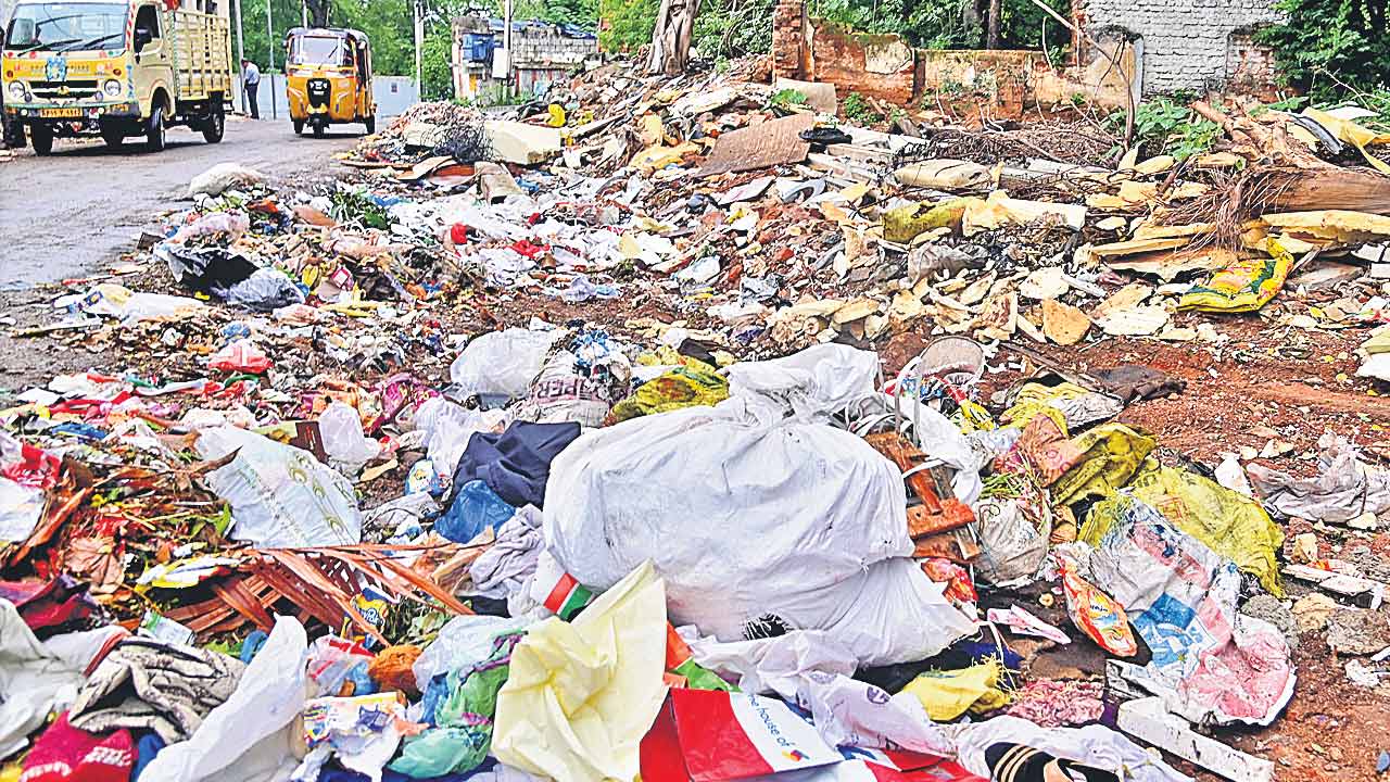 Hyderabad | చిత్త శుద్ధి లేదా?.. విశ్వనగరంలో కొరవడిన పారిశుధ్యం