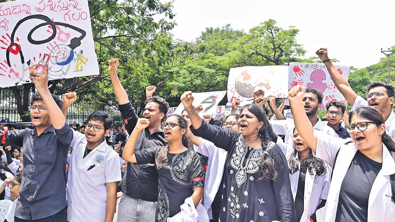 Doctors Protests | వైద్యుల నిరసనలతో హోరెత్తిన నగరం