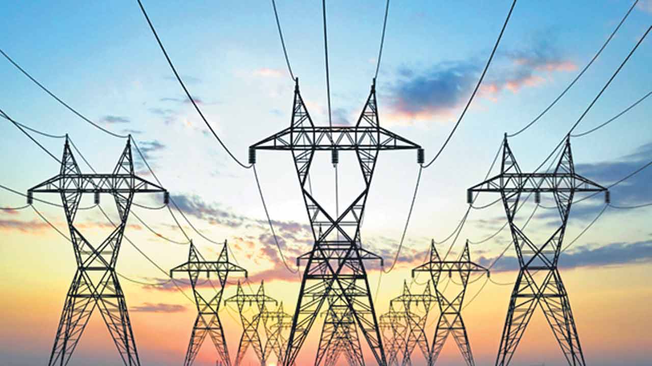 Electricity | కమీషన్ల కోసమే.. నాసిరకంగా విద్యుత్‌ మరమ్మతు పనులు