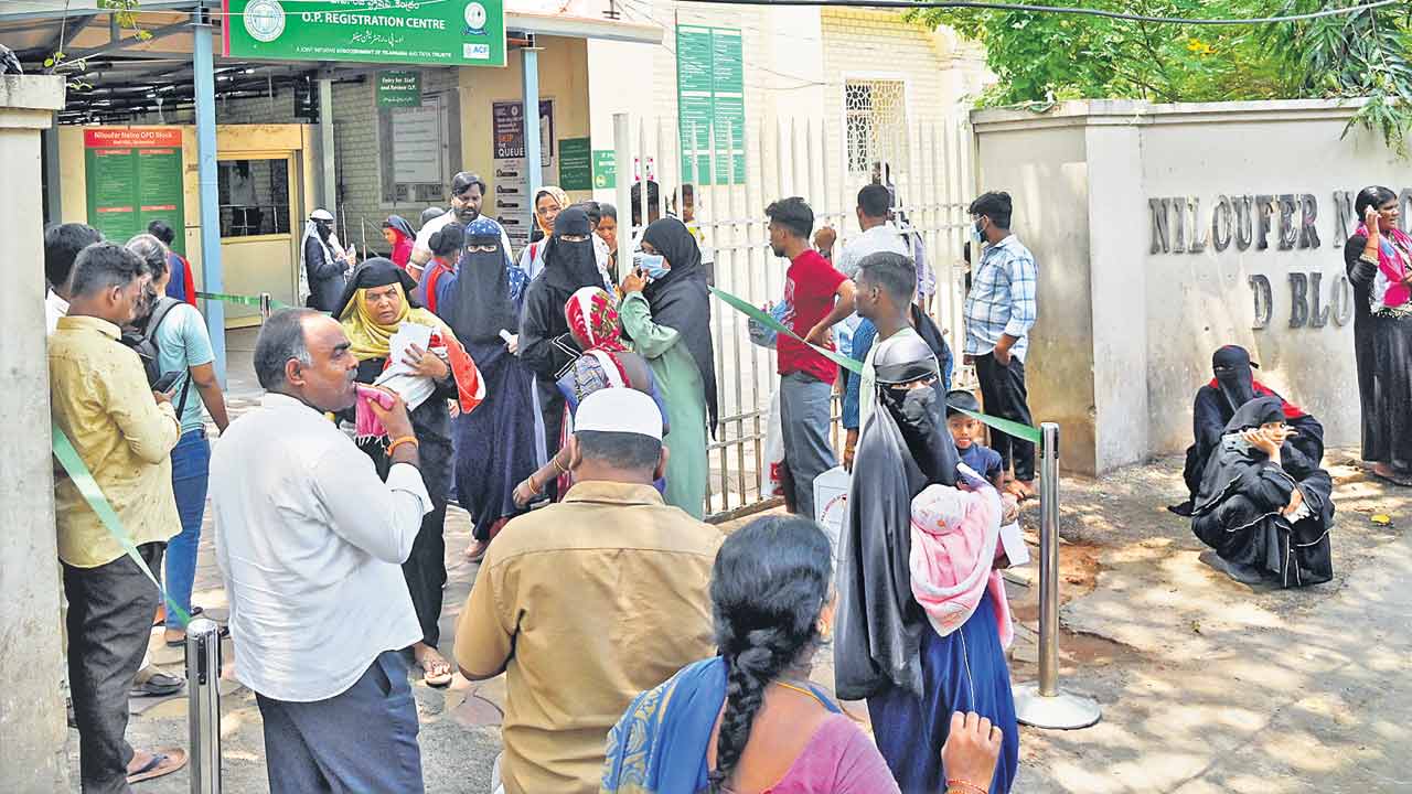 Dengue Fever | బెడ్లు ఖాళీ లేవు.. జ్వరపీడితులతో కిక్కిరిసిన గ్రేటర్‌ దవాఖానలు