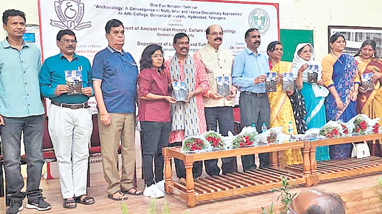 Mamidi Harikrishna | చరిత్ర పరిశోధకులకు ఖజానా.. తెలంగాణ: మామిడి హరికృష్ణ