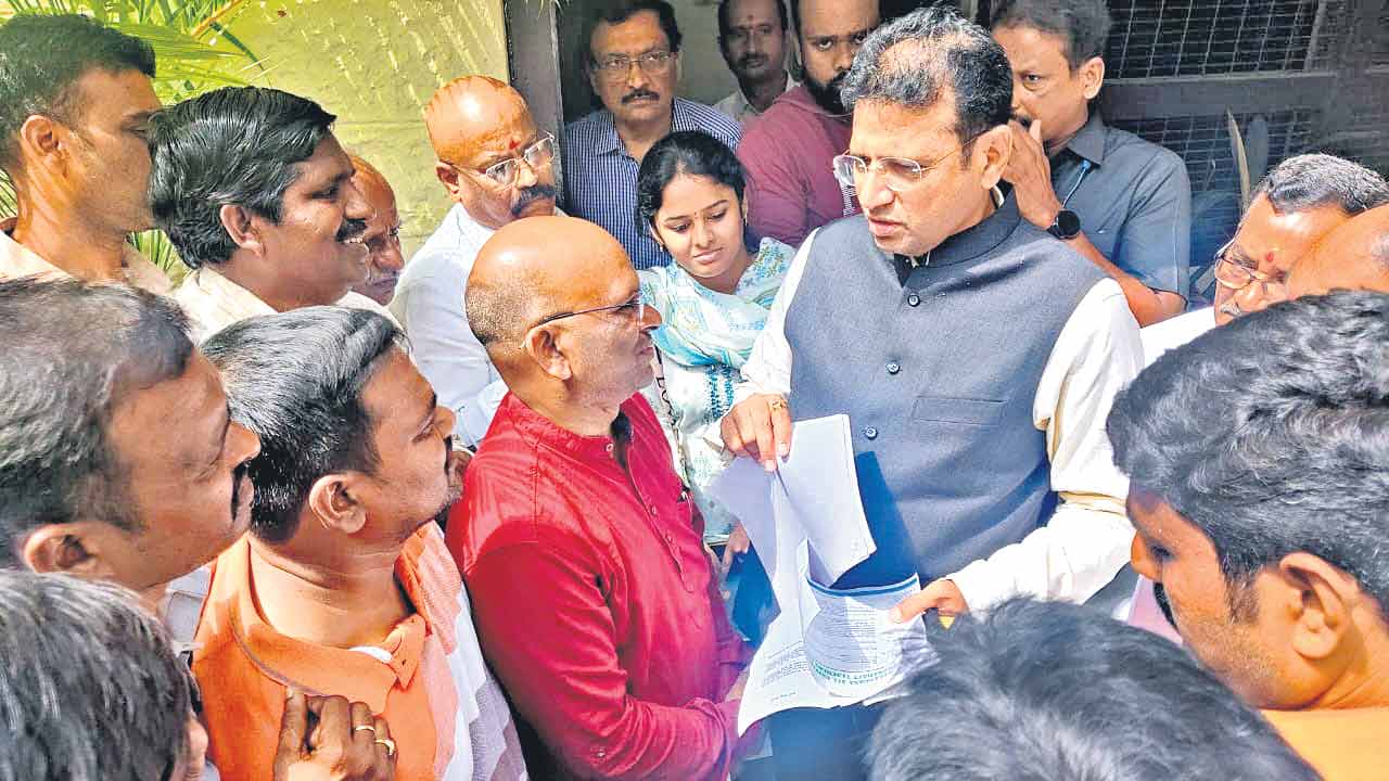 కాంట్రాక్ట్‌ అధ్యాపకులకు ఉద్యోగ భద్రత కల్పించాలి