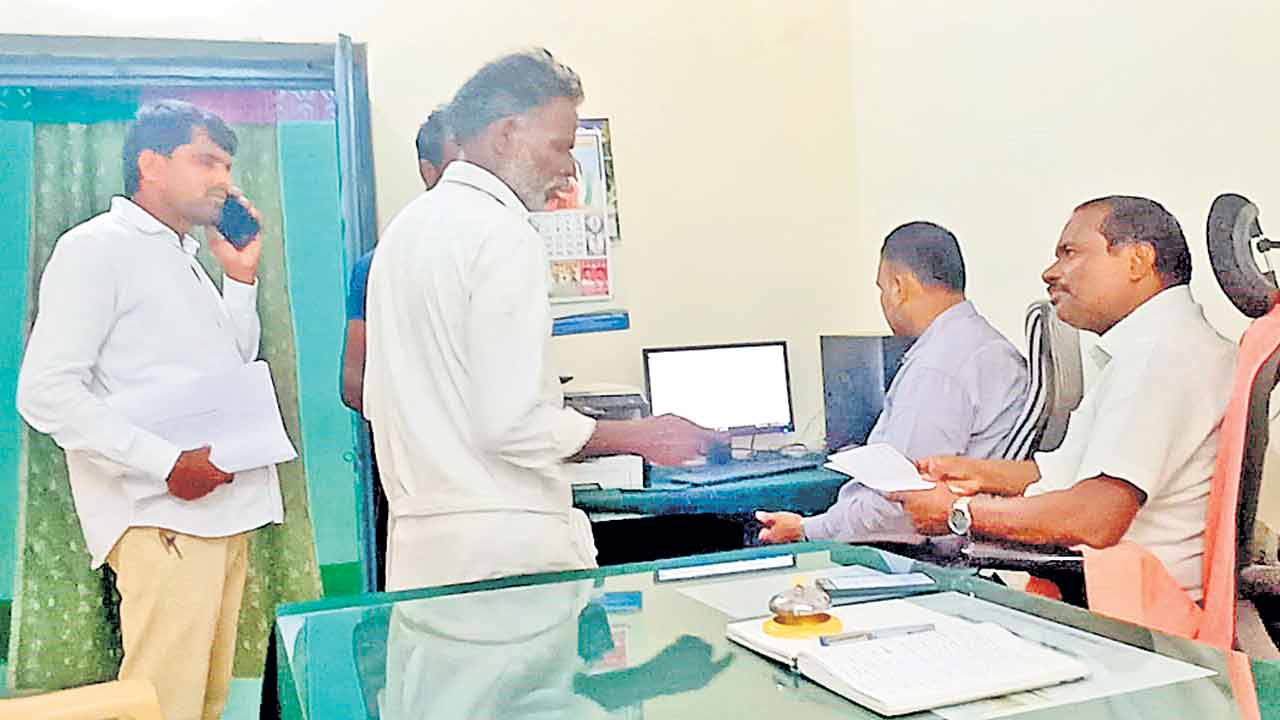 మాఫీకాక మనో వేదన