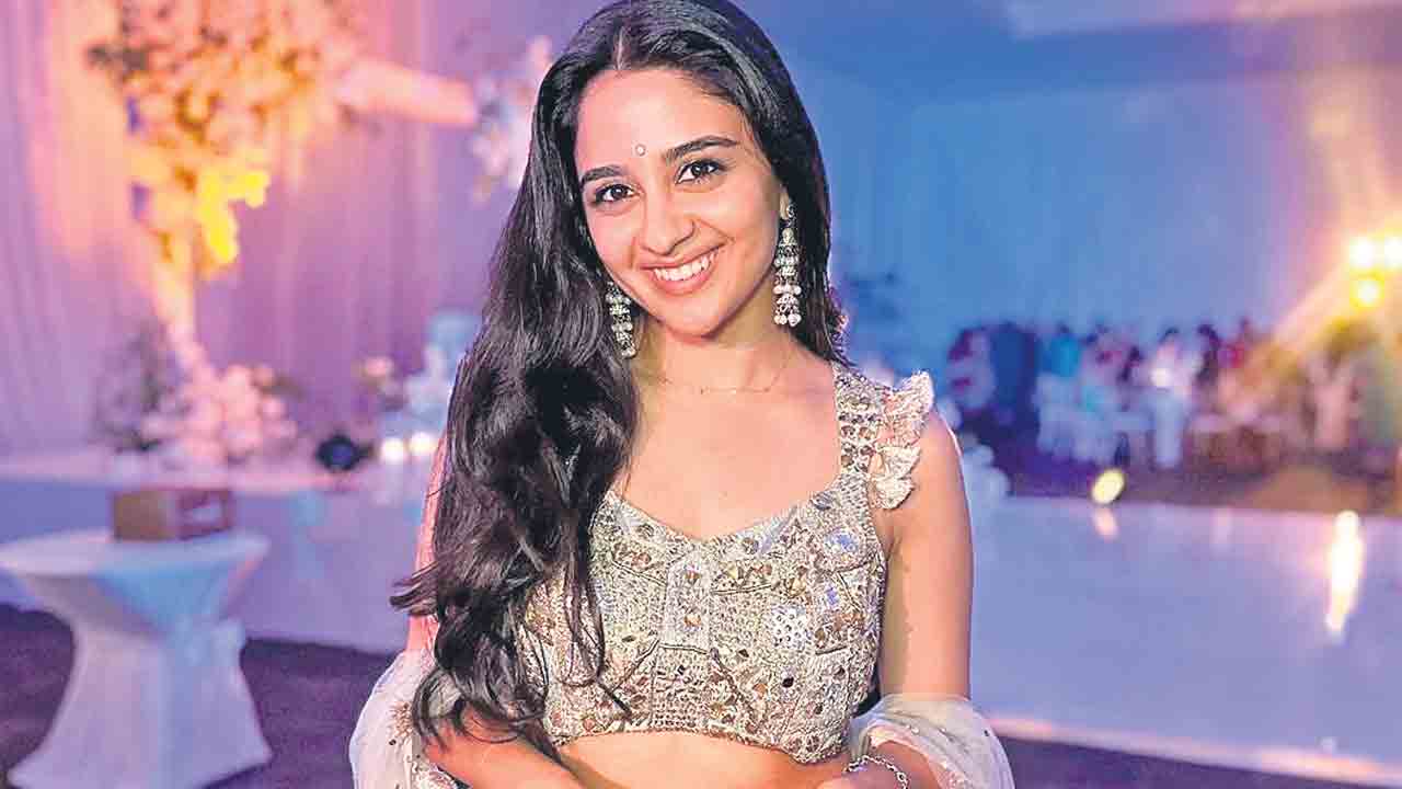 Imanvi Esmail | రొట్టె విరిగి నెయ్యిలో పడింది.. ప్రభాస్‌ హీరోయిన్‌ కోసం క్యూకట్టిన నిర్మాతలు