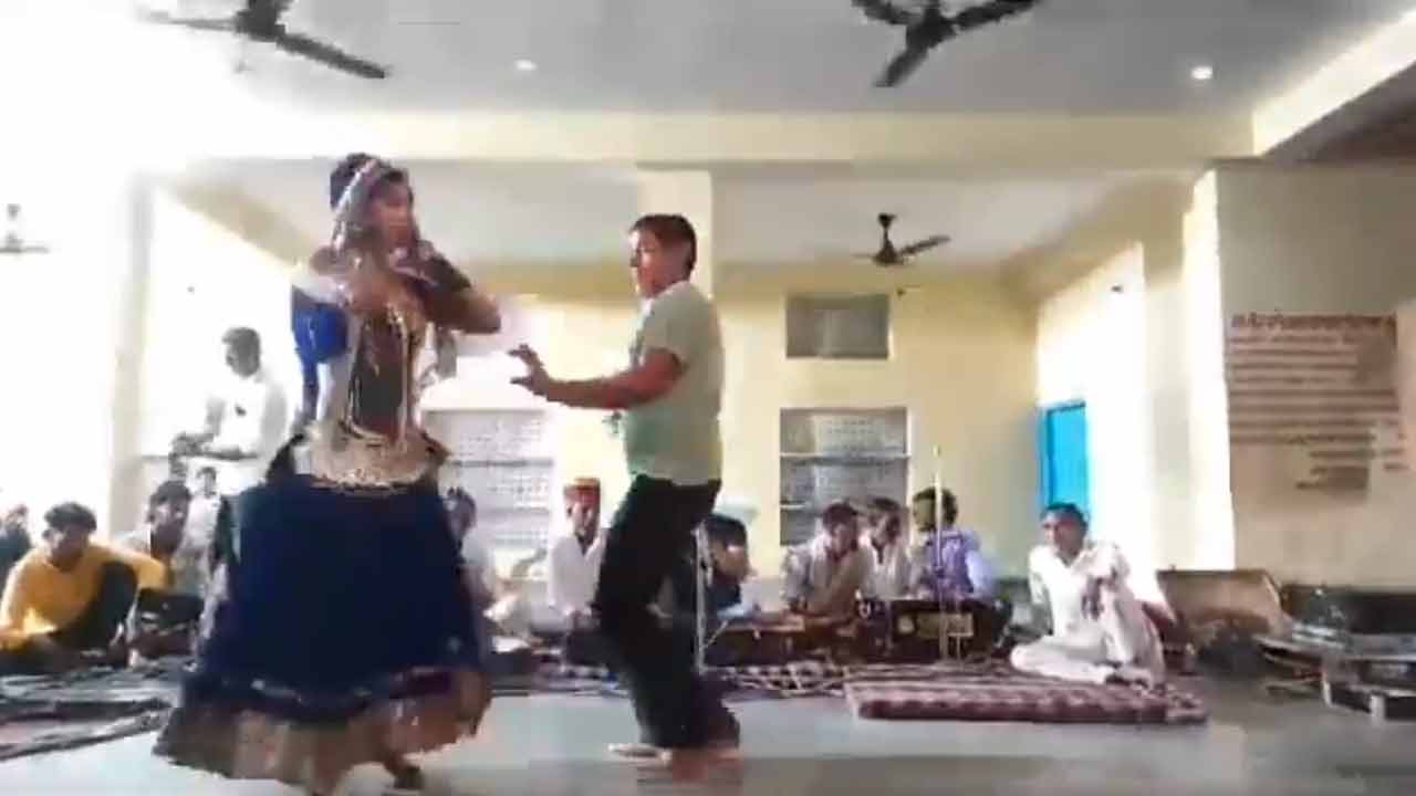 Heart attack | విషాదం మిగిల్చిన వినోదం.. డ్యాన్స్‌ చేస్తూ గుండెపోటుతో కుప్పకూలిన టీచర్‌..!