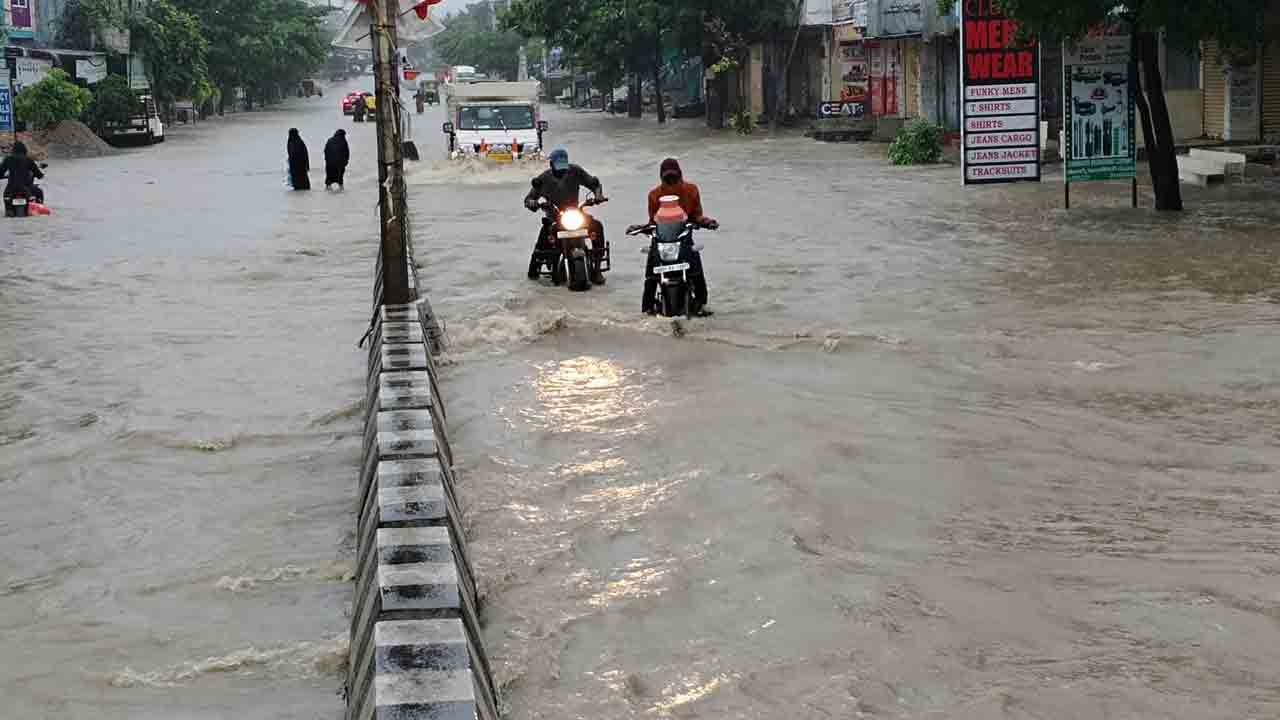 జిల్లాలో దంచికొట్టిన వాన