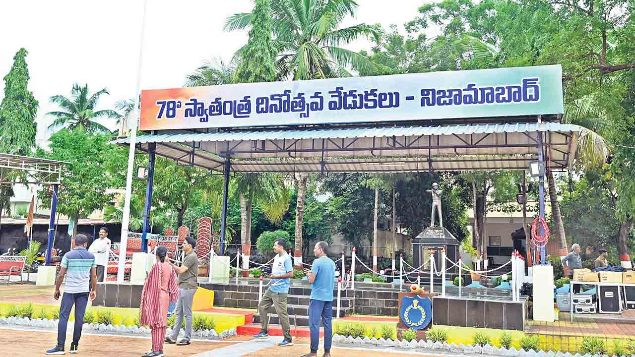 పంద్రాగస్టు వేడుకలకు ముస్తాబు