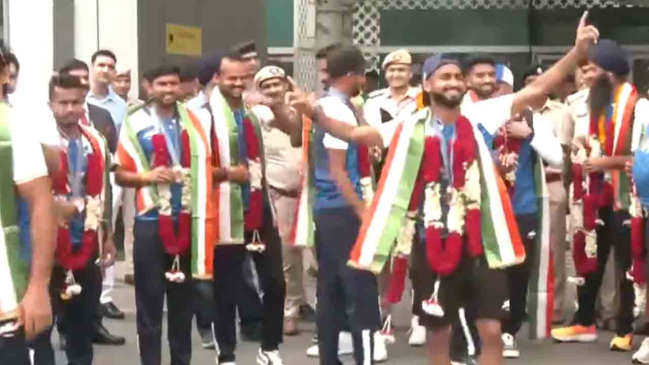 Hockey Team | భారత్‌ చేరుకున్న పురుషుల హాకీ టీమ్‌.. ఢిల్లీలో ఘన స్వాగతం