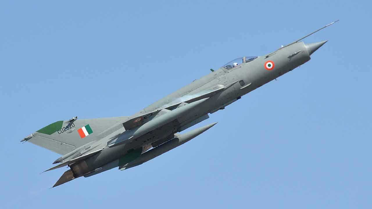 India’s fighter aircraft | భారత గగనతలంలోకి బంగ్లాదేశ్‌ ఎయిర్‌క్రాఫ్ట్‌.. వెంటనే గాల్లోకి ఎయిర్‌ఫోర్స్‌ యుద్ధ విమానం..!