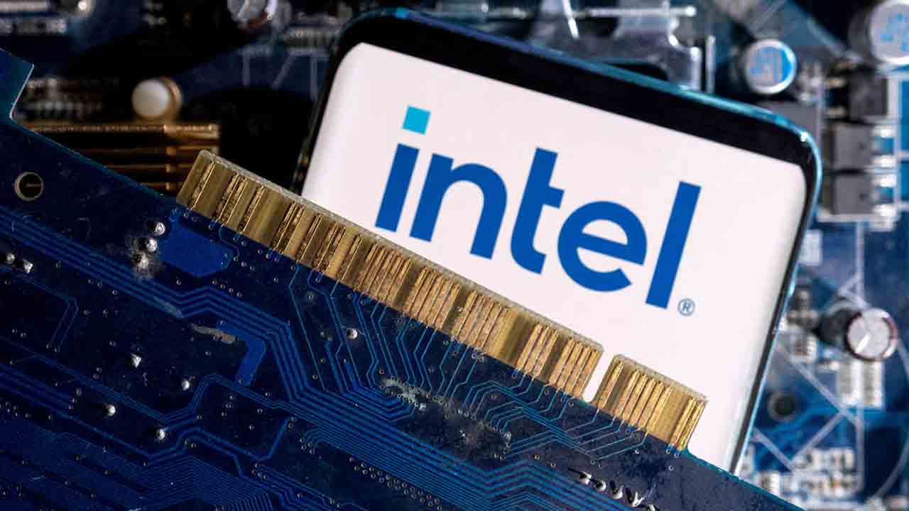 Intel lays off | ఉద్యోగులకు షాకిచ్చిన టెక్‌ దిగ్గజం ఇంటెల్‌.. 18 వేల మందిపై వేటు