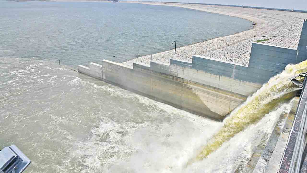 గోదావరి గలగలలు