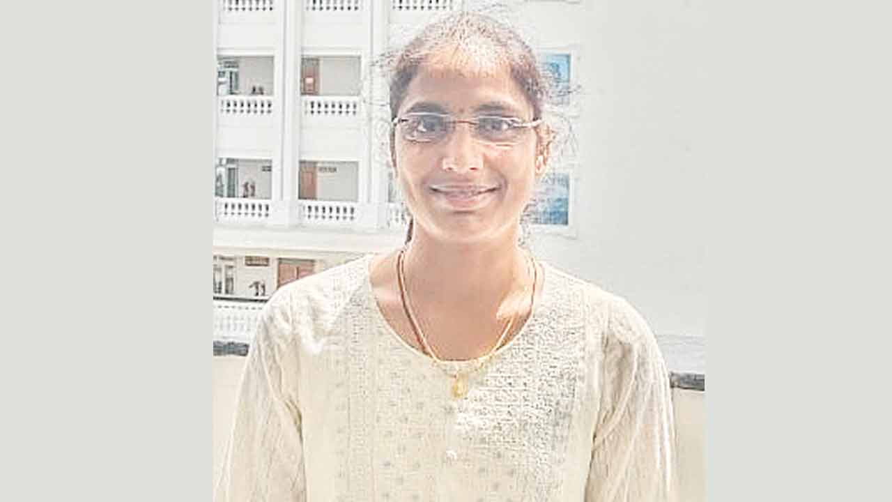 మామిడాలపల్లి విద్యార్థినికి అమెరికా విద్య