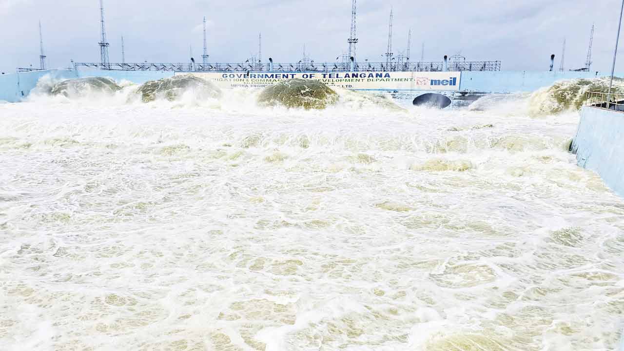 ‘కాళేశ్వర గంగ.. పరవళ్లు తొక్కంగ