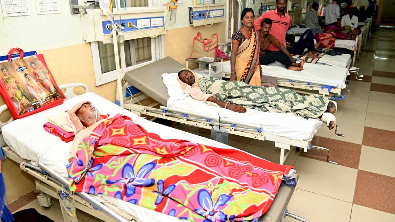 ‘సర్కారు’లో సగం సగమే!